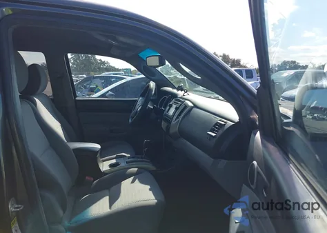 2013 Toyota Tacoma Prerunner V6 z USA, uszkodzony, nr VIN 3TMJU4GN4DM153582